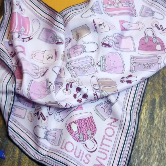 Louis Vuitton iconic symbol pink scarf - Picture 5 of 10